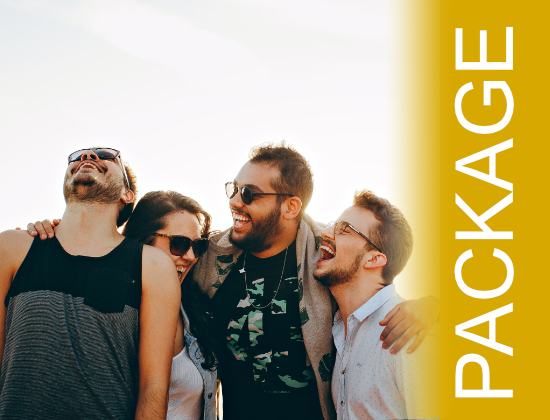 4 Personen beim Lachen